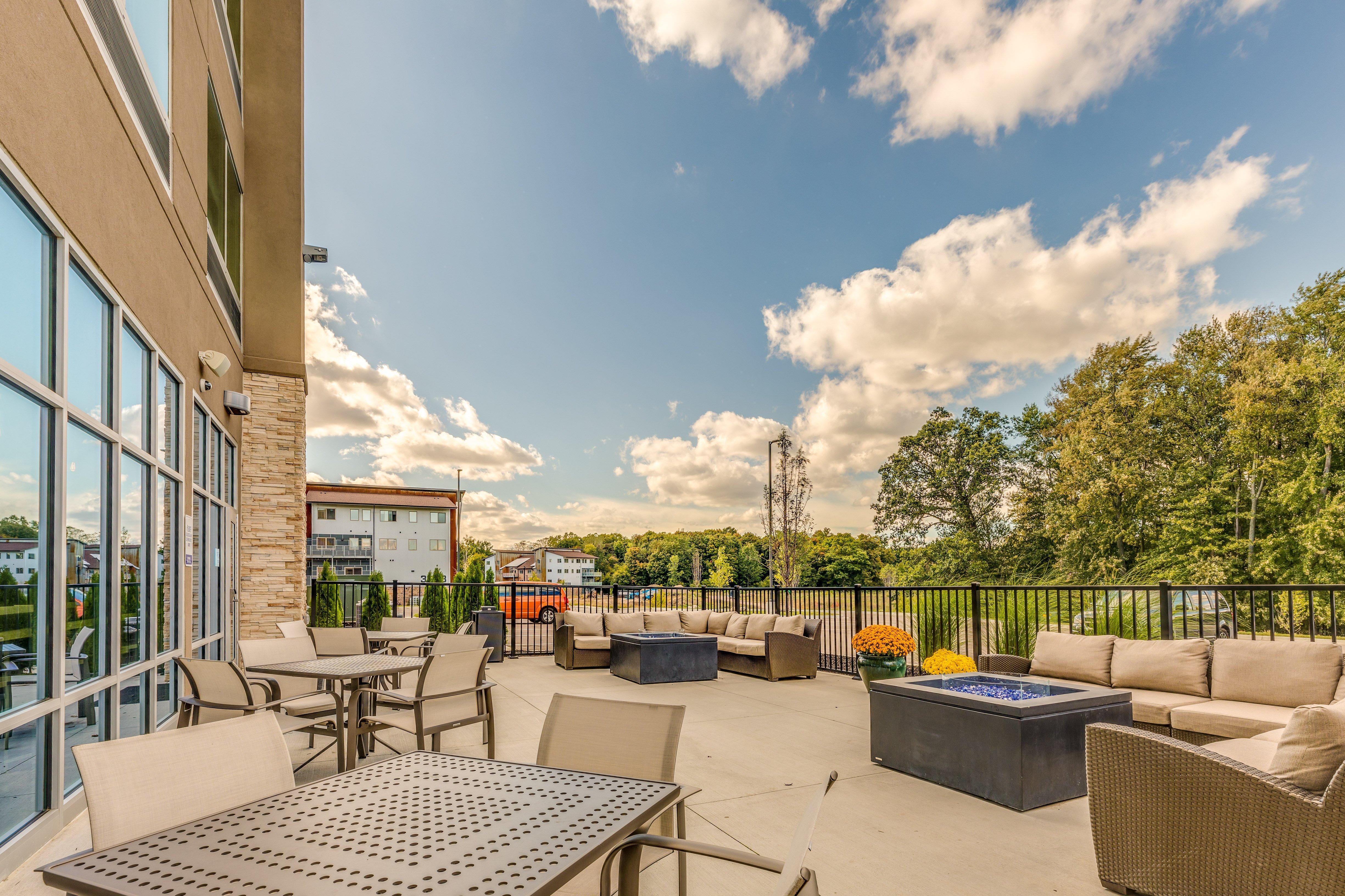 Holiday Inn Express & Suites Okemos - University Area, An Ihg Hotel Exterior foto